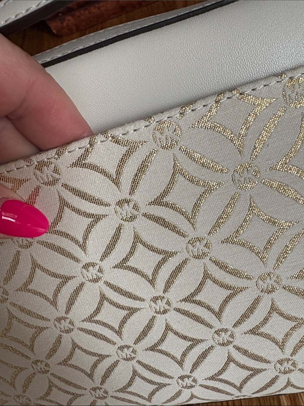 Michael Kors Jet Set Cream & Gold MK Signature Chain Crossbody Bag NEW - Picture 9 of 15
